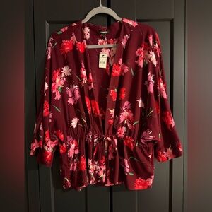 Express kimono style blouse, size M, NWT. Floral
Print
